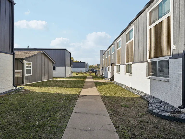 6009 Short St — Photo 43
