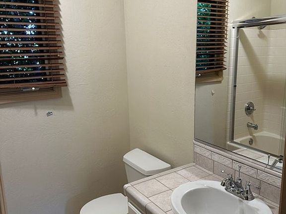 5th image of 1109 E Cota St