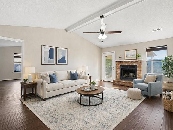 4th image of 114 Evergreen Magnolia Ave