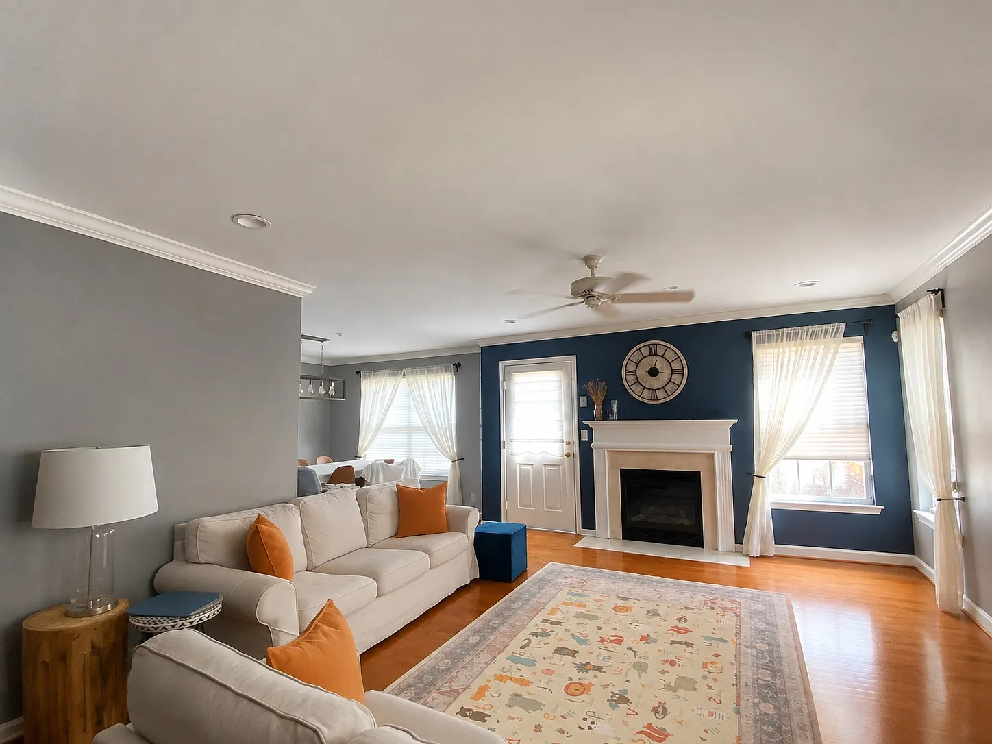 2 bed, 2200 sqft, $3,850 — Photo 2