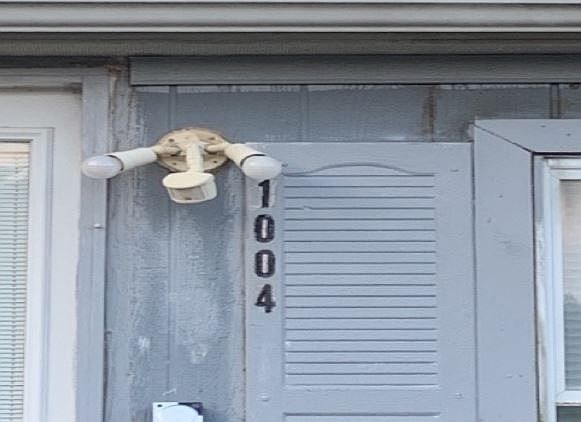 2nd image of 1004 N Obee Rd