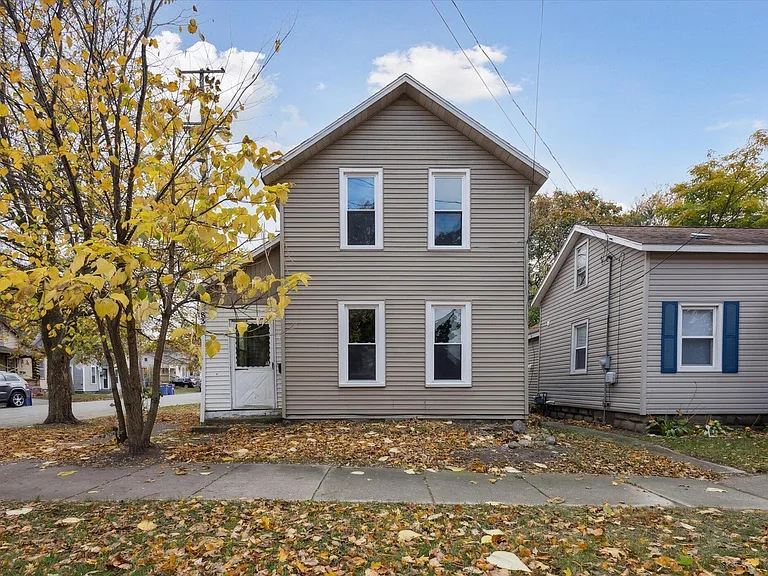 838 Veto St NW — Photo 2