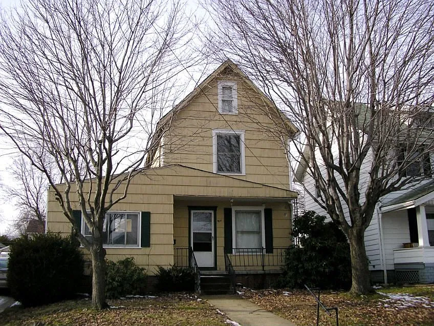 1651 Shriver Ave NE photo 1
