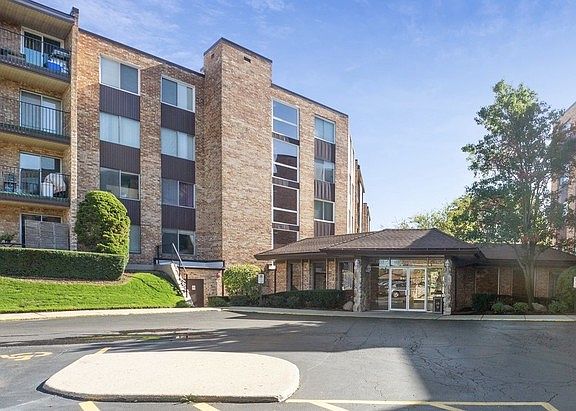 2nd image of 1103 S Hunt Club Dr APT 123