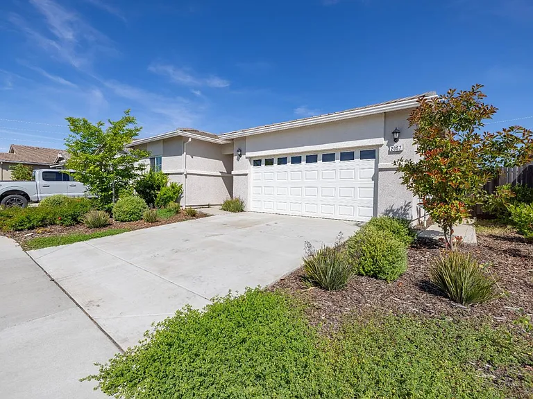 2057 Skipper Cove Way — Photo 2