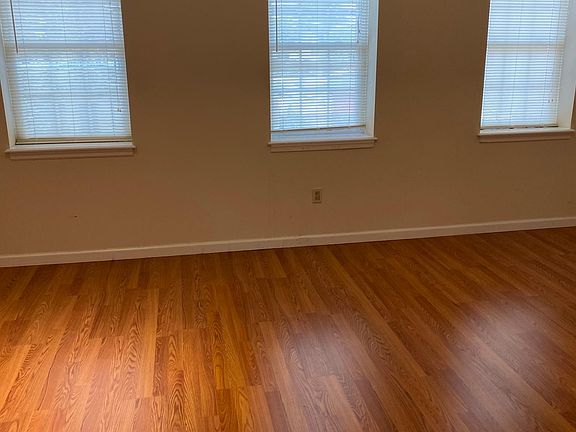4th image of 1142 Forest Ave Floor 1