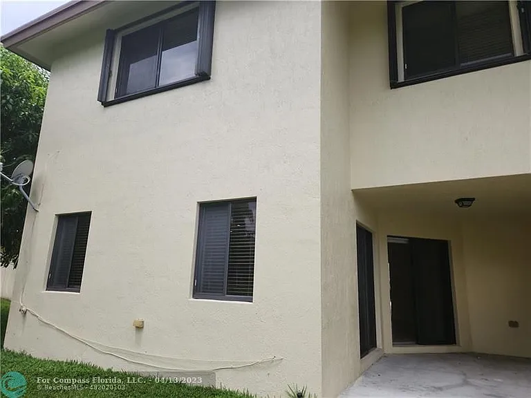 6094 Live Oak Ct #A — Photo 4