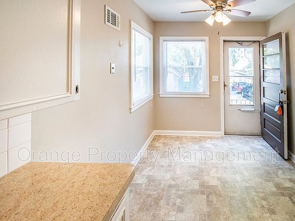4th image of 828 N 46th St APT 1