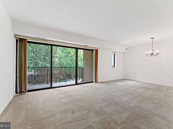 5th image of 122 Monroe St APT 202