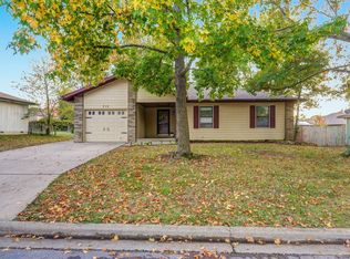 712 E Scott Wayne Dr, Nixa, MO 65714