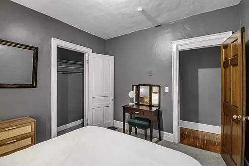 10 Winsor St Photo 1
