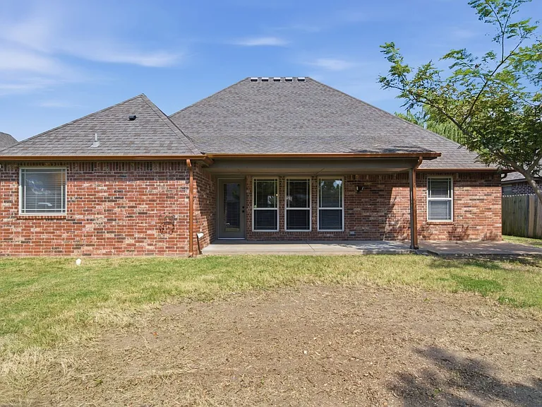 14738 Courtney Dr — Photo 21