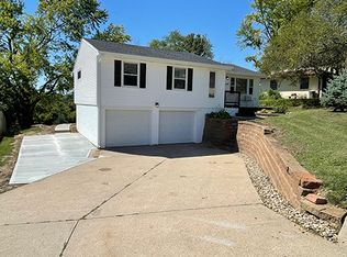 319 Fairview Dr, Glenwood, IA 51534