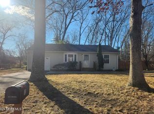 12 Lawrence Ave, Bayville, NJ 08721
