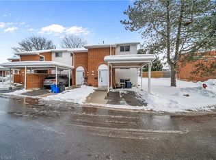 417 Keats Way #4, Waterloo, ON N2L 5S7