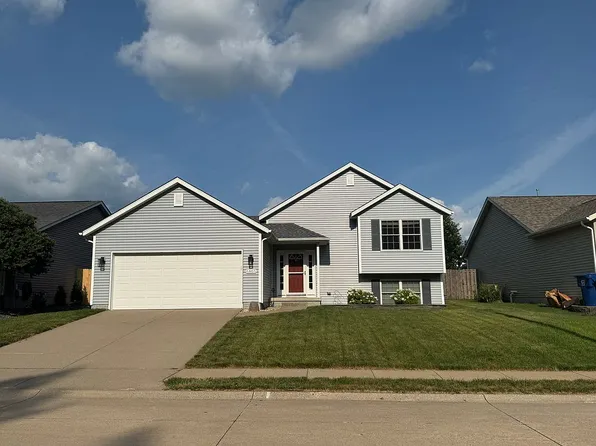 6805 Silver Creek Dr, Davenport, IA 52806