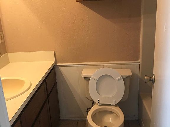 4th image of 2904 NW 45th Pl APT B