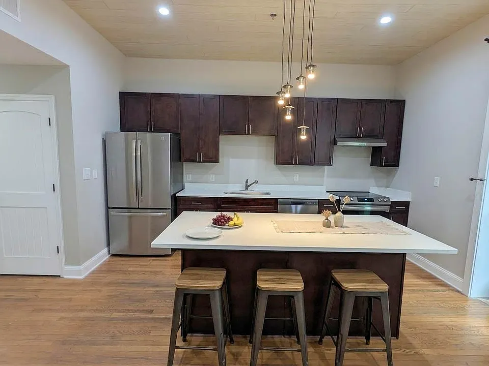 233 N Main St #305