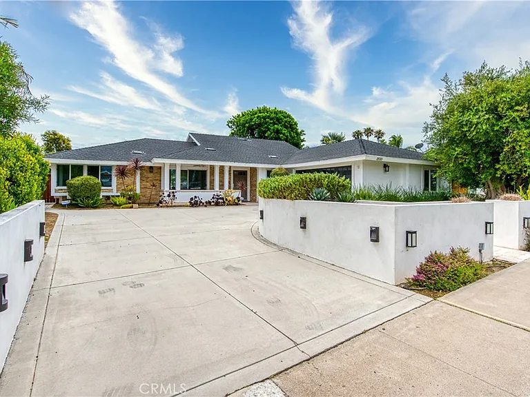 1800 Irvine Ave — Photo 24