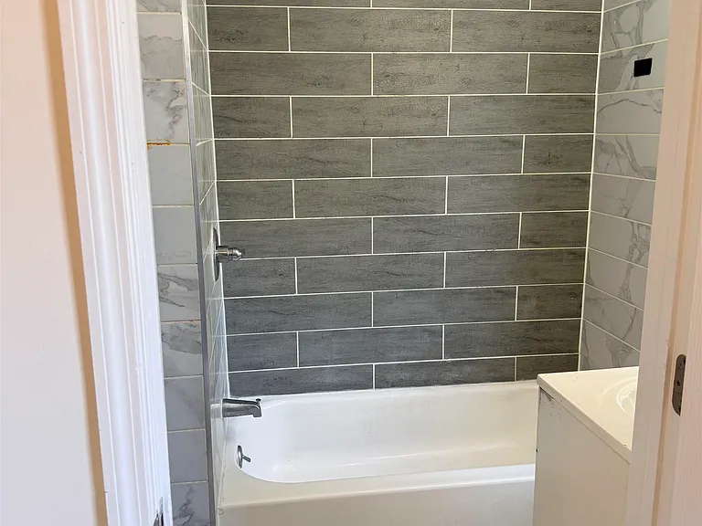 289 Bergen Ave #2 — Photo 7