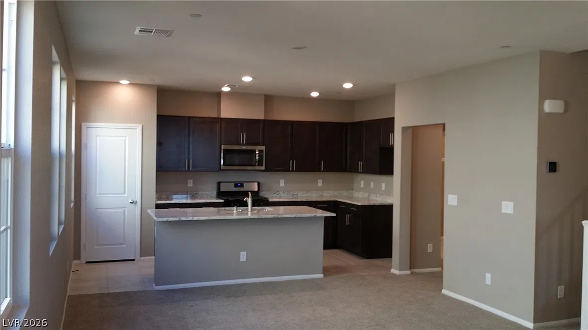 3 bed, 2.5 bath, 1842 sqft, $2,195 — Photo 4