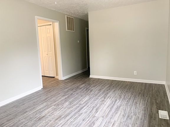 3rd image of 1173 Pepper Dr