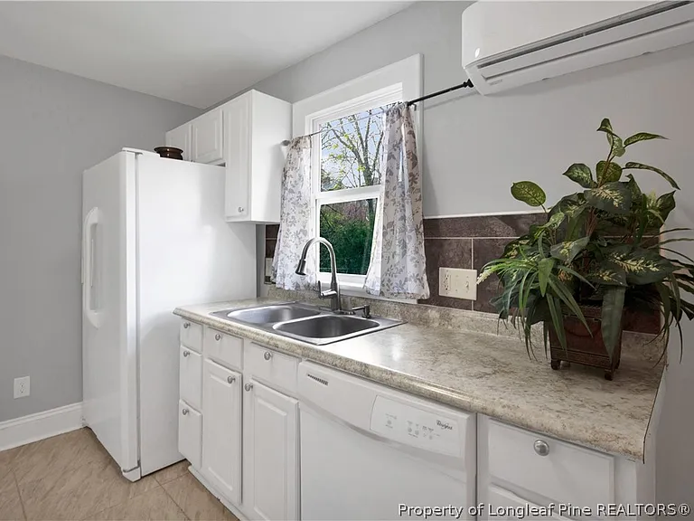 326 Hawley Ln — Photo 10