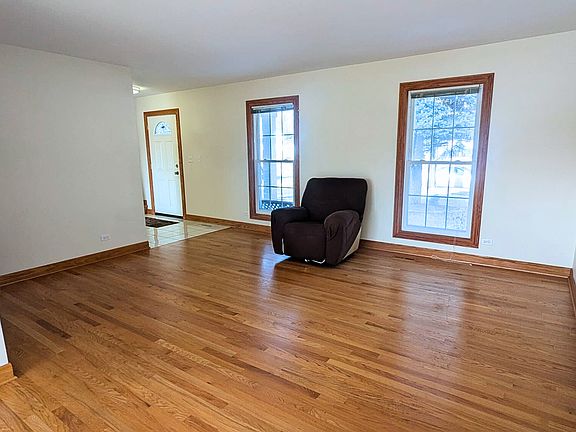 3rd image of 83 W Fullerton Ave