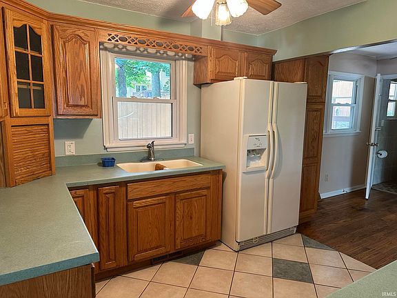 4th image of 817 E Chester Dr