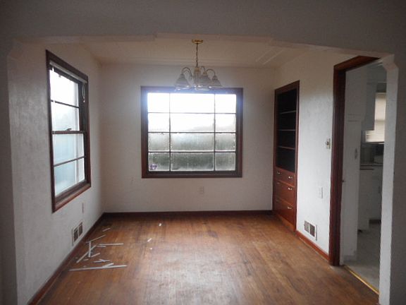 5th image of 6025 Pacific Ave