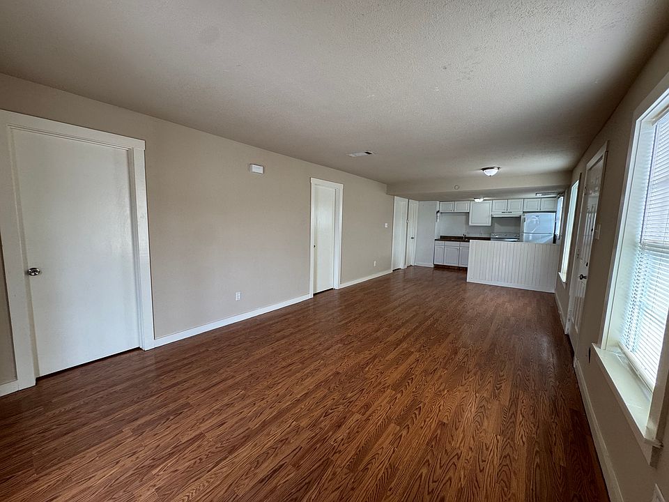 1st image of 1034 W Village Ct #D