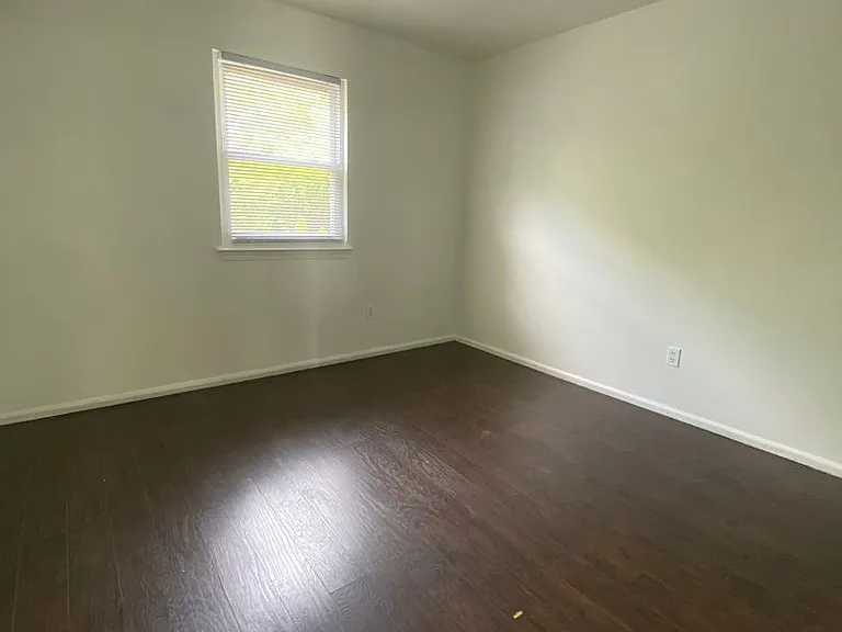 303 Corinthian Avenue — Photo 14