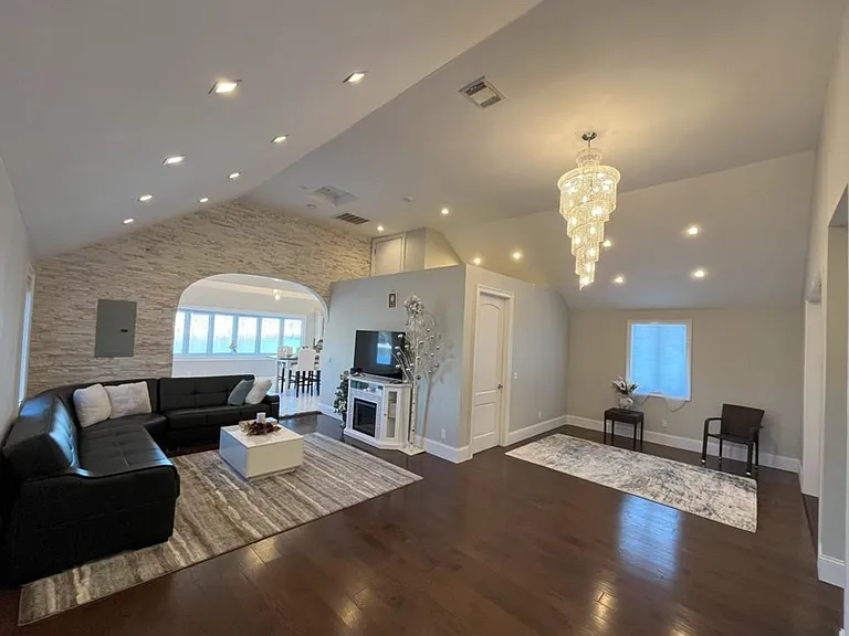 815 S Lake Blvd — Photo 3