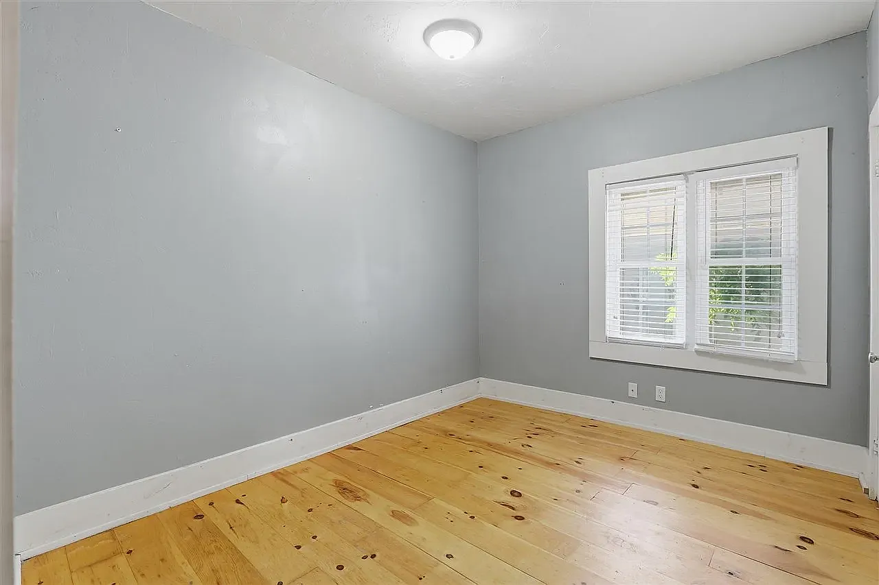 3 bed, 1200 sqft, $1,899 — Photo 4