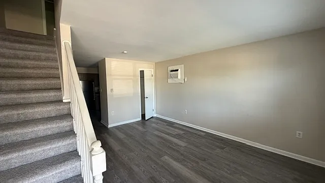 2 bed, 1.5 bath, 961 sqft, $2,100 — Photo 4