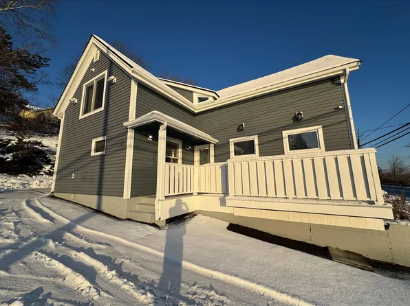 520 Bedford Hwy, Halifax, NS B3M 2L7