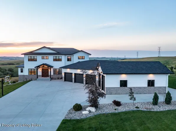 330 Watercress Ave, Bismarck, ND 58503