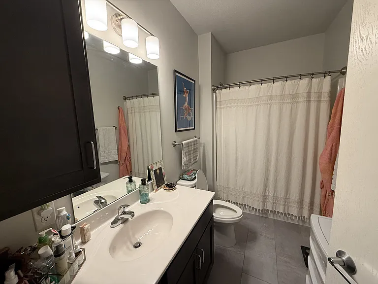3325 E 52nd St #302 — Photo 9