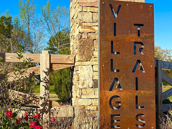 2nd image of 205 Rim Rock Cir