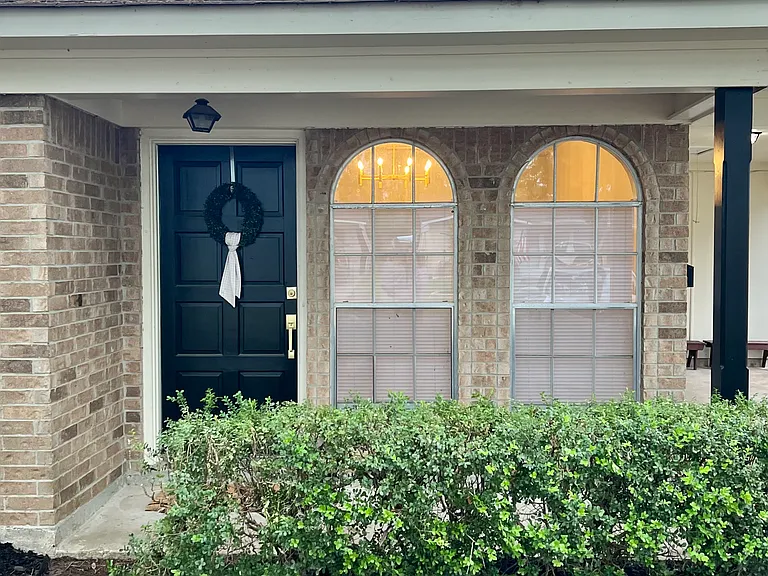 1920 Saturn St — Photo 2