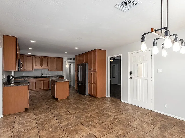 122 E Taylor St — Photo 11
