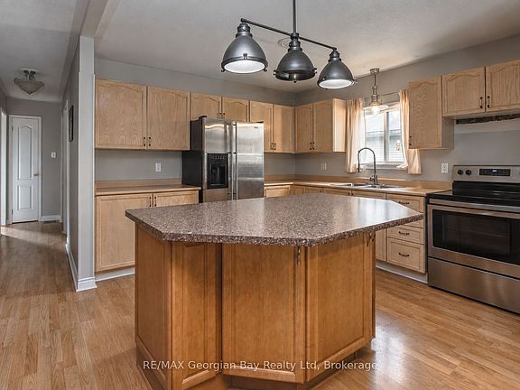 4th image of 19 Bridle Rd