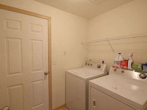 5th image of 2909 73rd Ave NE