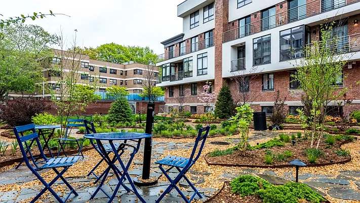 Rented by Nooklyn NYC LLC | media 21