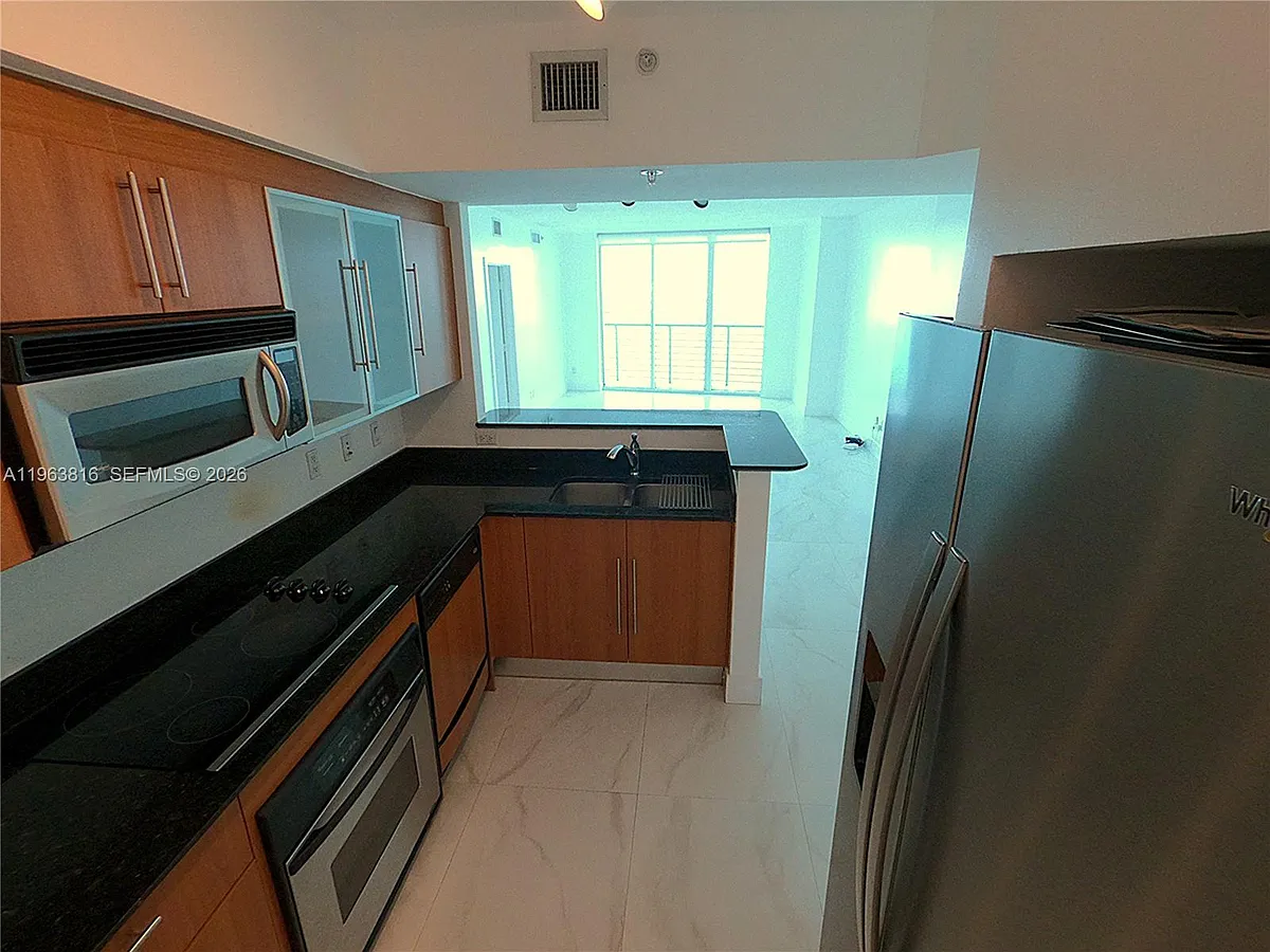 Building Photo - 335 Biscayne Blvd #1712