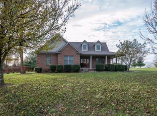 808 Lakeview Dr, Versailles, KY 40383