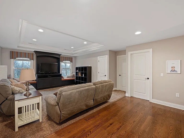 7715 Cathedral Hill Dr — Photo 22