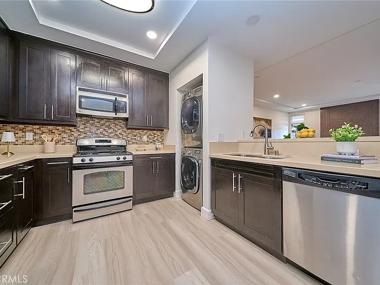 5525 W Olympic Blvd #202 — Photo 12