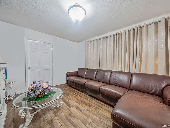 5th image of 34 E Beech Street