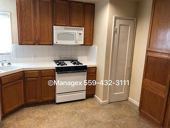 4th image of 2246 E Michigan Ave